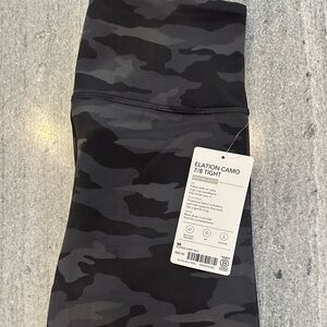 NWT Athleta Women’s Elation Camo 7/8 Tight Leggings, Medium